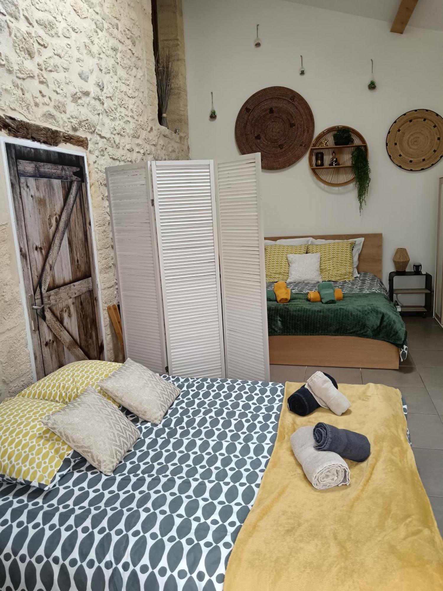Le Cosy Cabarieu Bed and Breakfast Saint-André-de-Cubzac Værelse billede